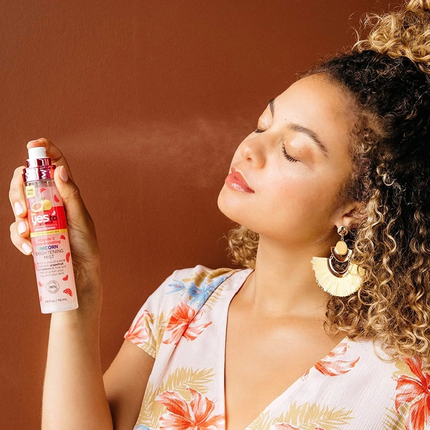 Yesto Vitamin C Glow-Boosting Unicorn Brightening Mist 112ml- Bruma Iluminador de Vitamina C