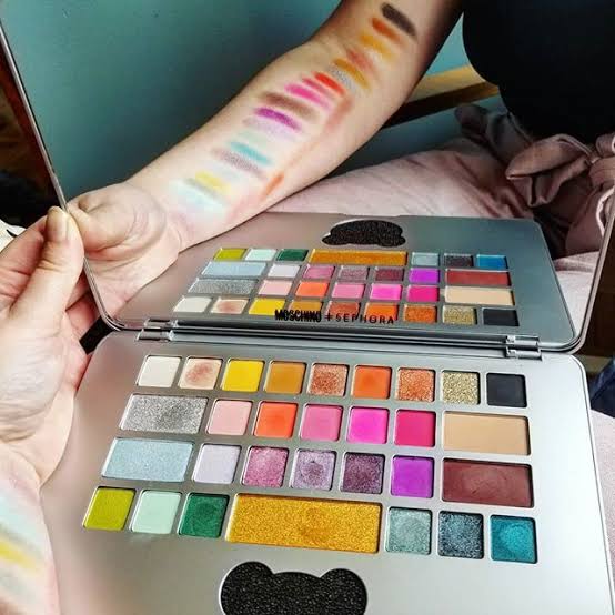 MOSCHINO Sephora Laptop Palette - Sombras para Ojos Edicion Limitada