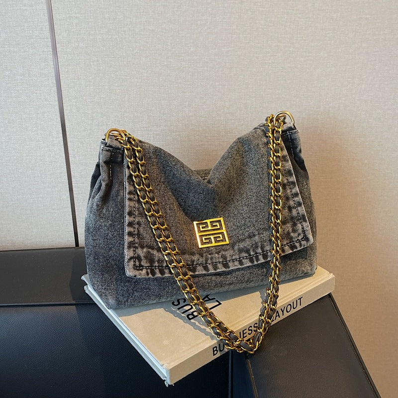 Cartera Mediana Tipo Jean con Detalles Dorados