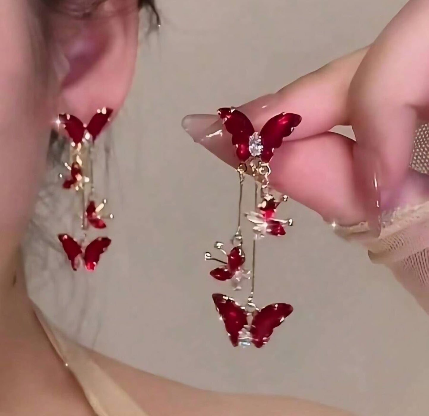 Aretes Dorados Mariposa Rojos