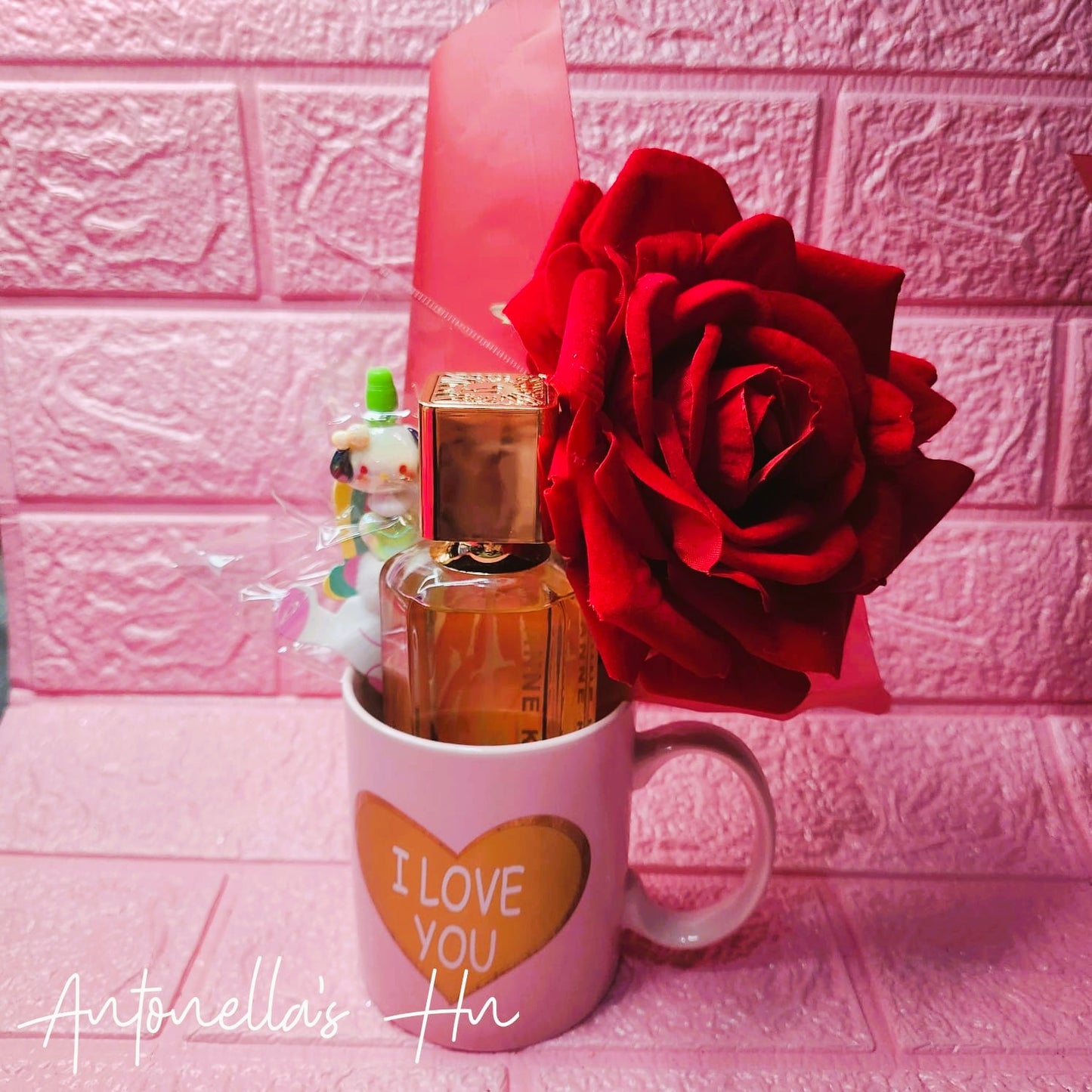 Taza Rosa "I Love You" Decorada con 1 Rosa + 1 Boligrafo Sanrio (Sin Productos)