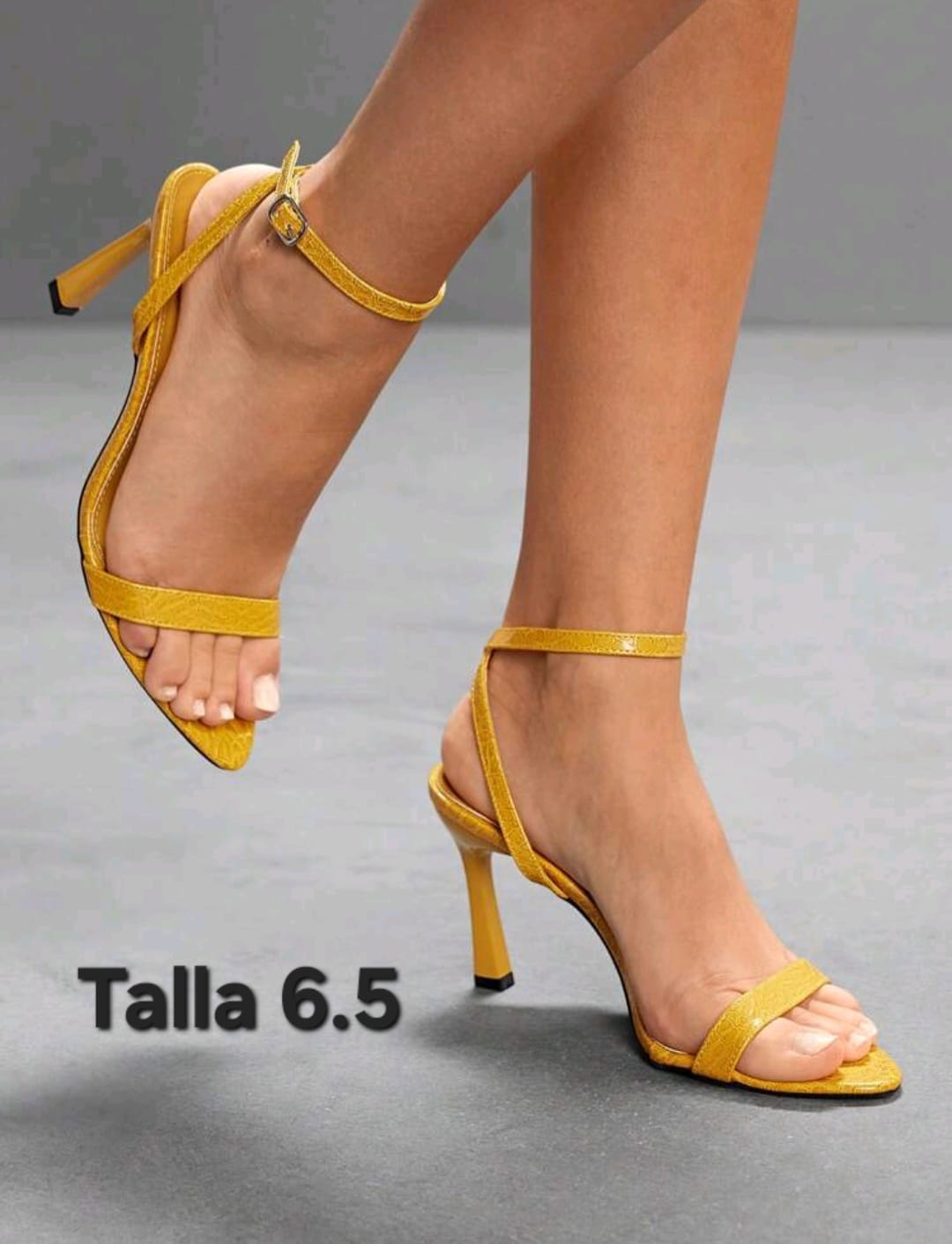 Sandalias Amarillas - Talla 6.5