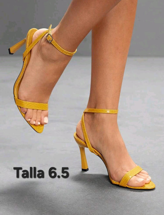 Sandalias Amarillas - Talla 6.5
