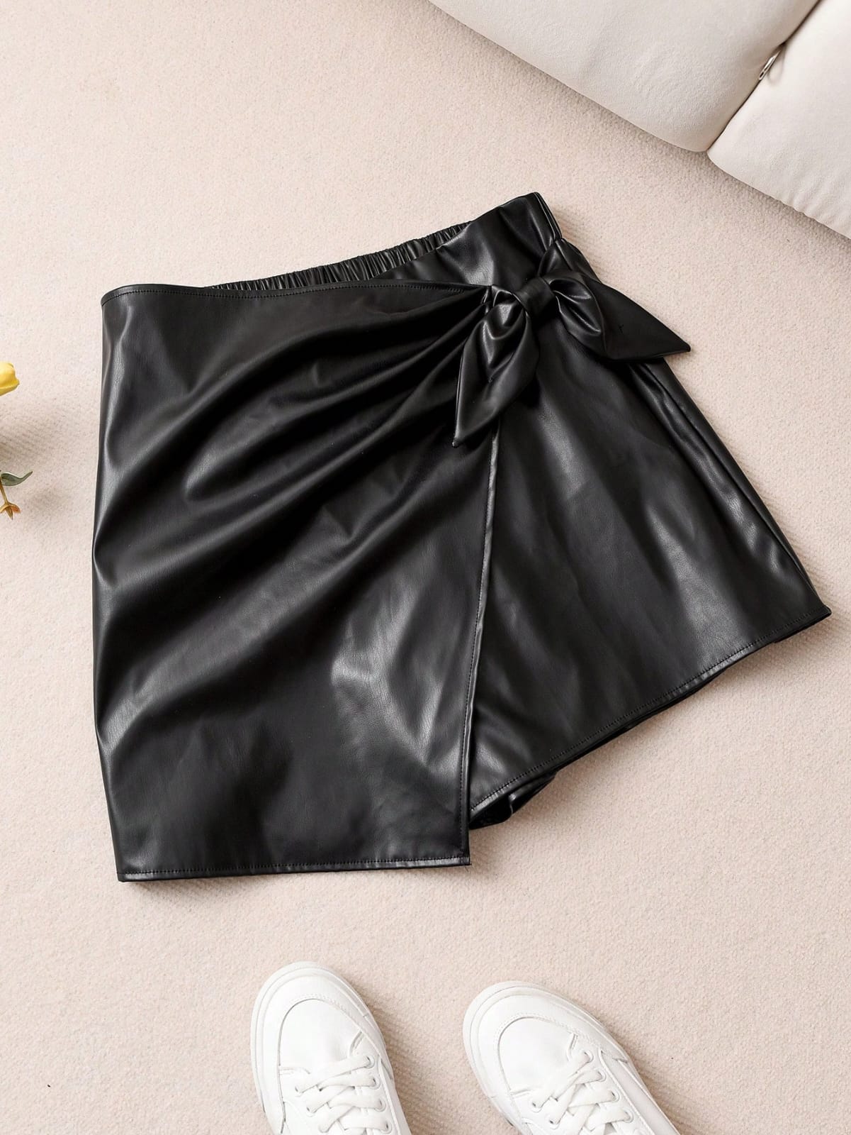 FaldaShort / Skort de Cuero Negro - Stretch -  Talla 1XL