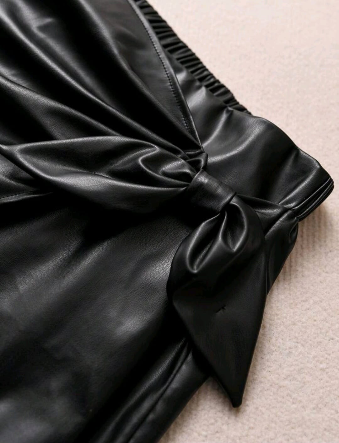 FaldaShort / Skort de Cuero Negro - Stretch -  Talla 1XL