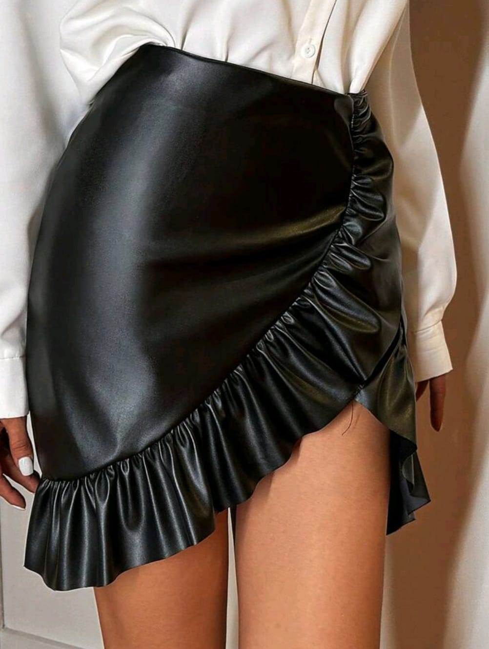 Falda de Cuero Negro - Stretch -  Talla XL