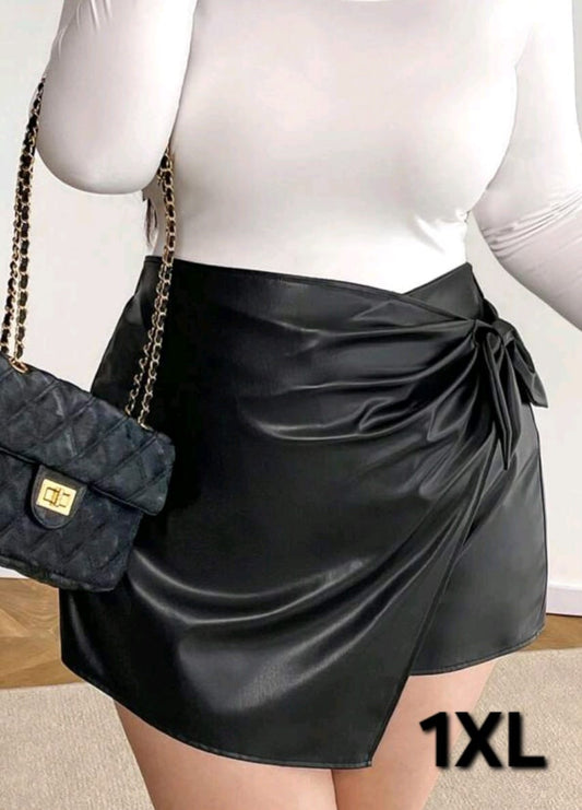 FaldaShort / Skort de Cuero Negro - Stretch -  Talla 1XL