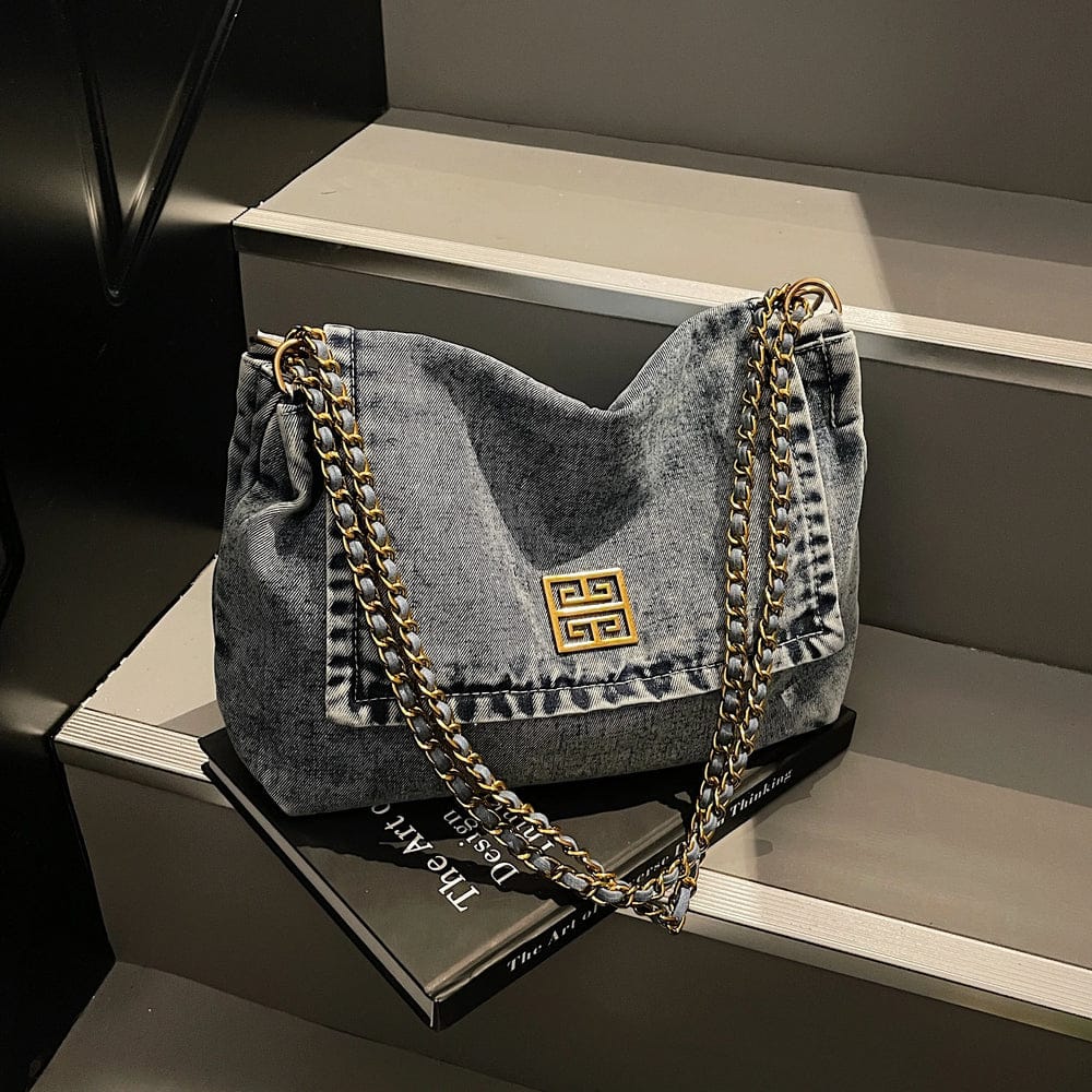 Cartera Mediana Tipo Jean con Detalles Dorados