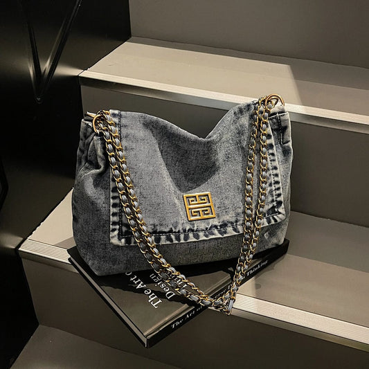 Cartera Mediana Tipo Jean con Detalles Dorados