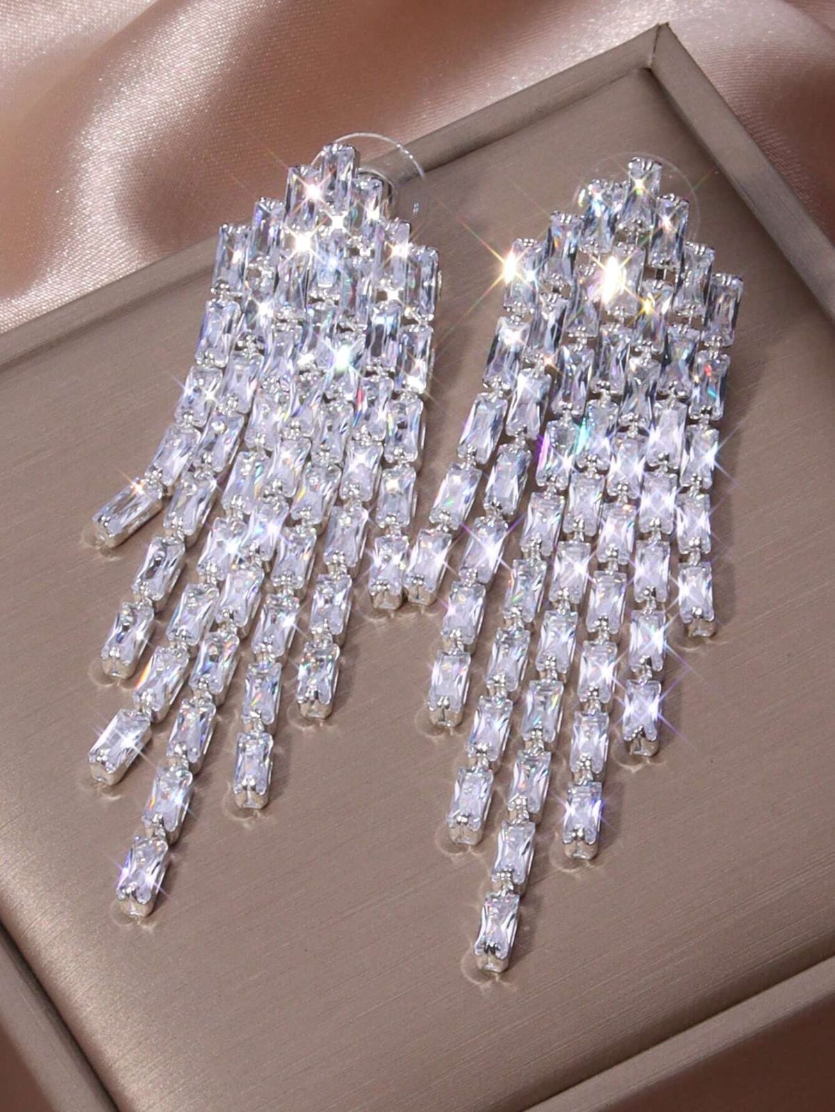 Aretes Plateados Colgantes con Cristales - Super Elegantes y Brillantes