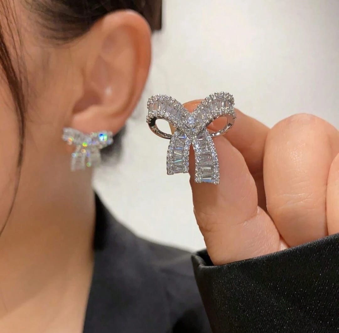 Aretes Plateados Coquette con Cristales
