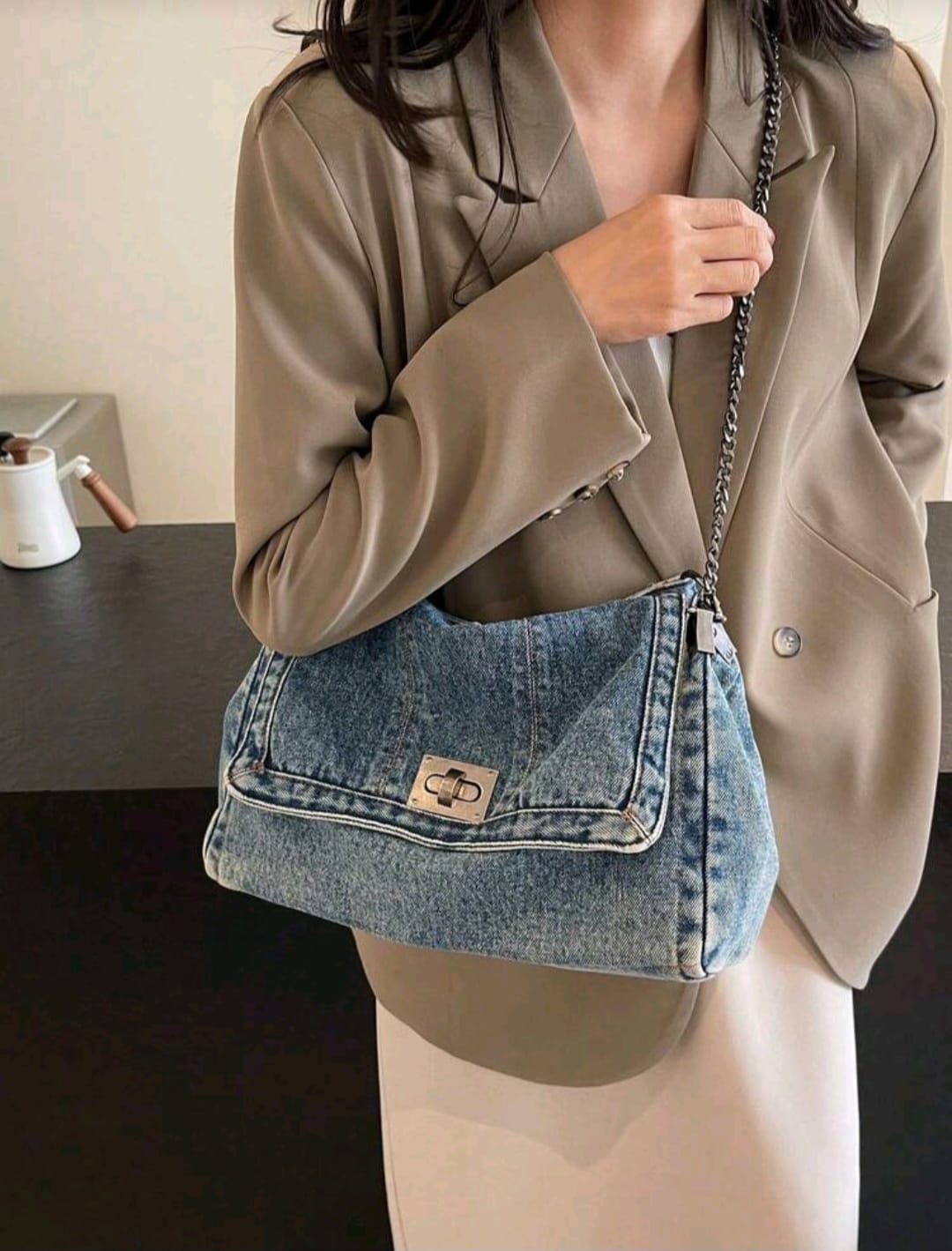 Cartera Mediana Tipo Jean con Detalles Plateados