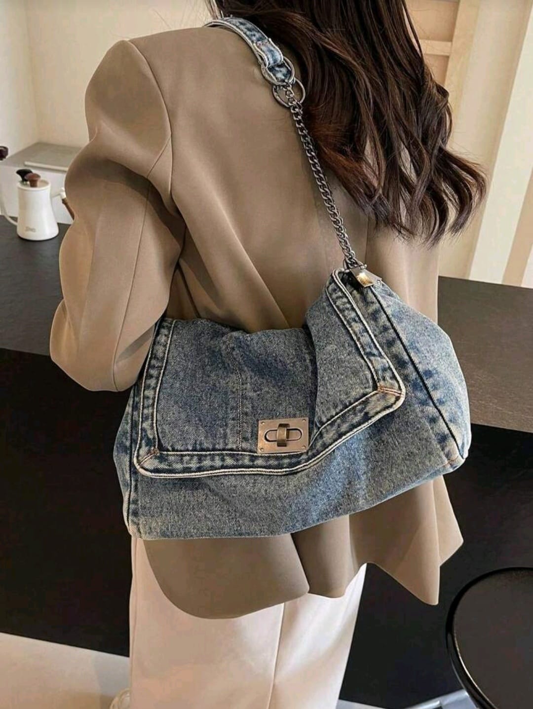 Cartera Mediana Tipo Jean con Detalles Plateados