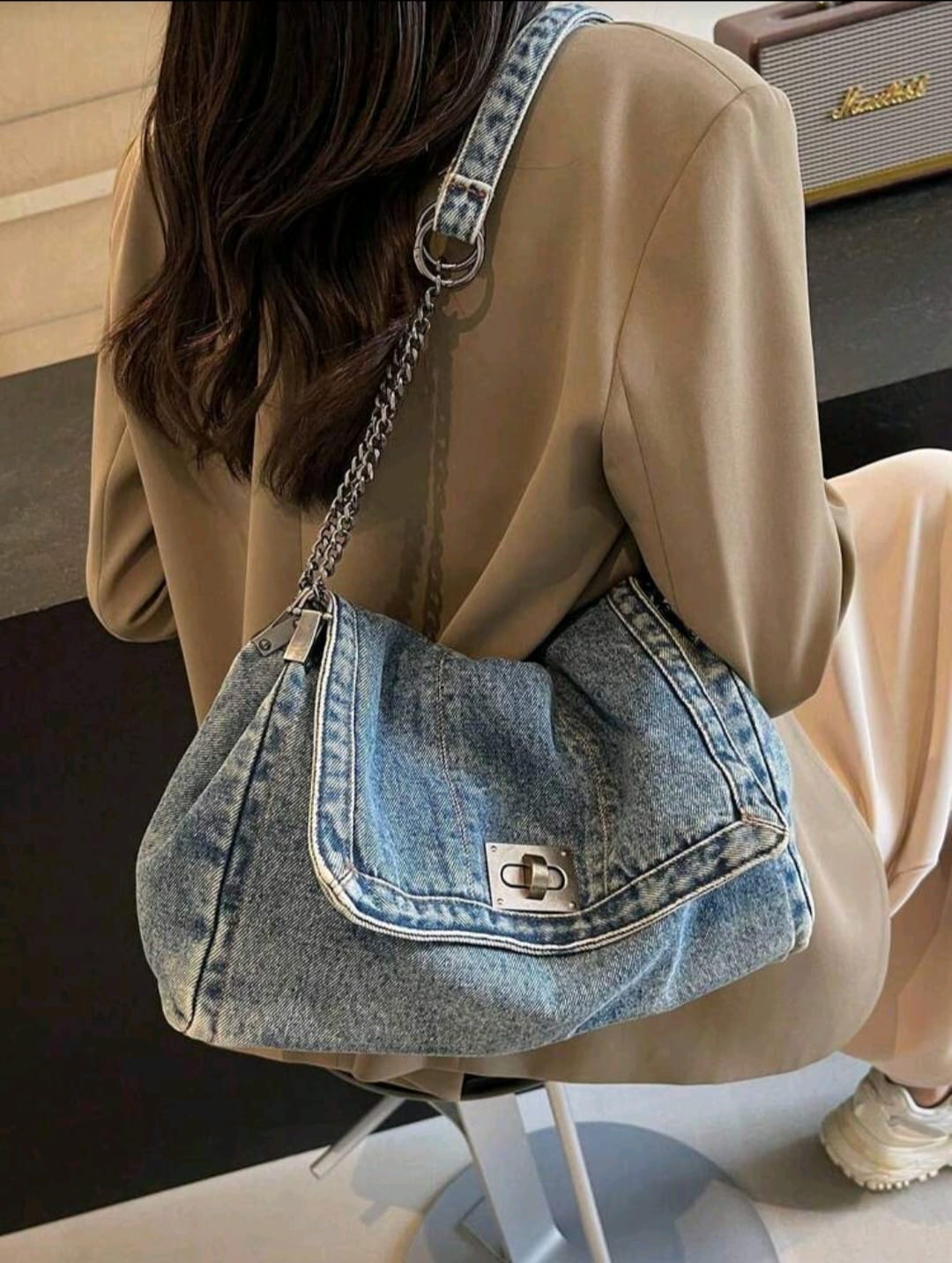 Cartera Mediana Tipo Jean con Detalles Plateados