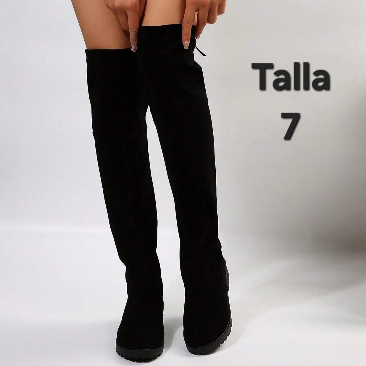 Botas Altas Negras Aterciopeladas - Talla 7